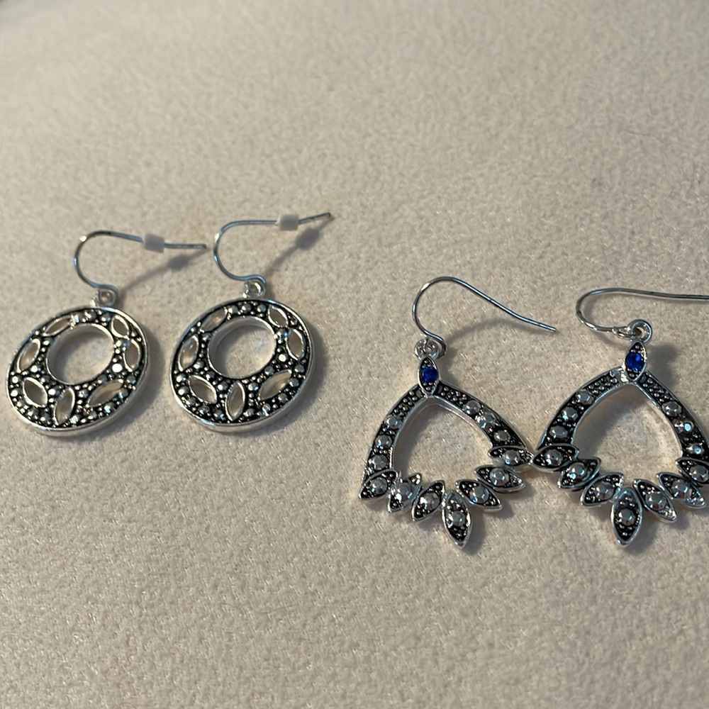 NWT 2 Pair Fashion Silver Earrings on French Wires - Picture 4 of 7